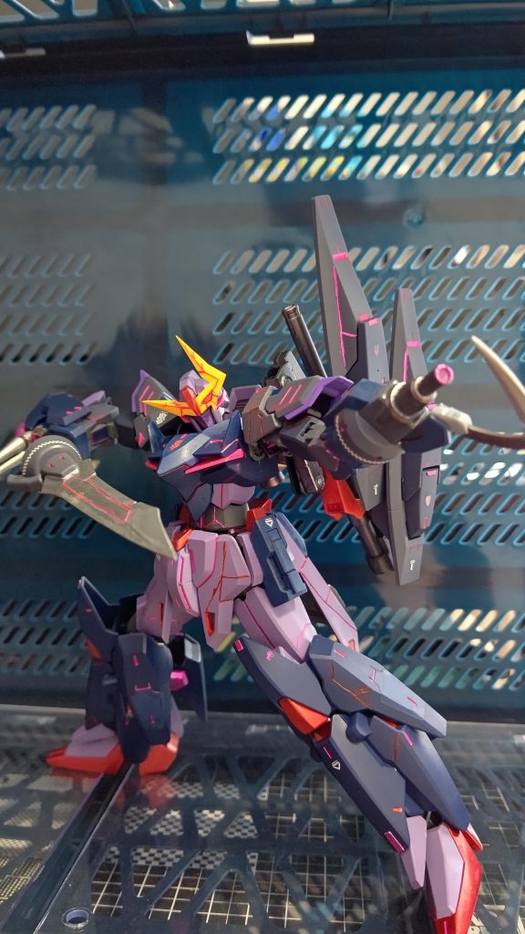 武装はGサイフォスからアンカーブラスターと大型ヒート剣「ゼルドヒート」です。エッジを利かせ尖らせてあとはそのままです。