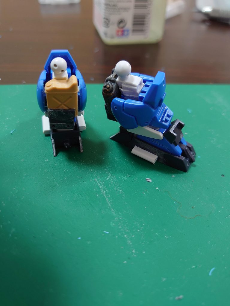 足の延長で、ふくらはぎにスペースができた為、ポリタンクをmount！落ちないために、余剰パーツでラックを作製！