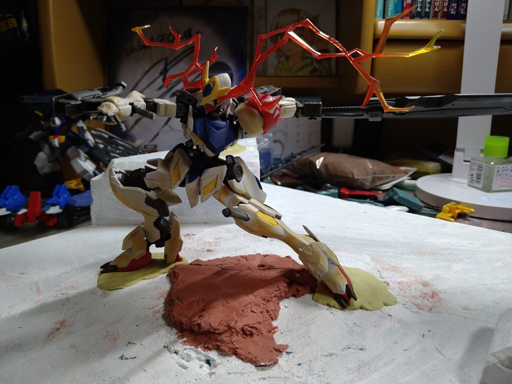 足裏周辺はエポパテで作りました。右足裏にはプラ棒刺して倒れないようにしました。