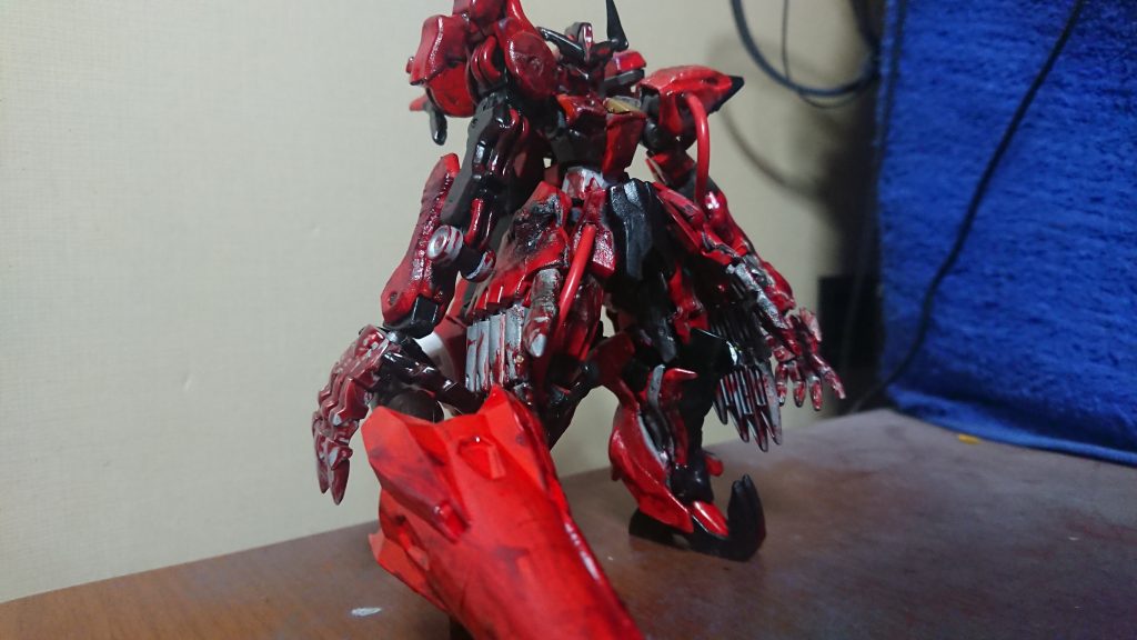 ゼルトザームの腕にロードアストレイダブルリベイクの脚部、後は適当にミキシングして劇中のゼルトザームの様な禍々しさを出したくて作ったモノになります