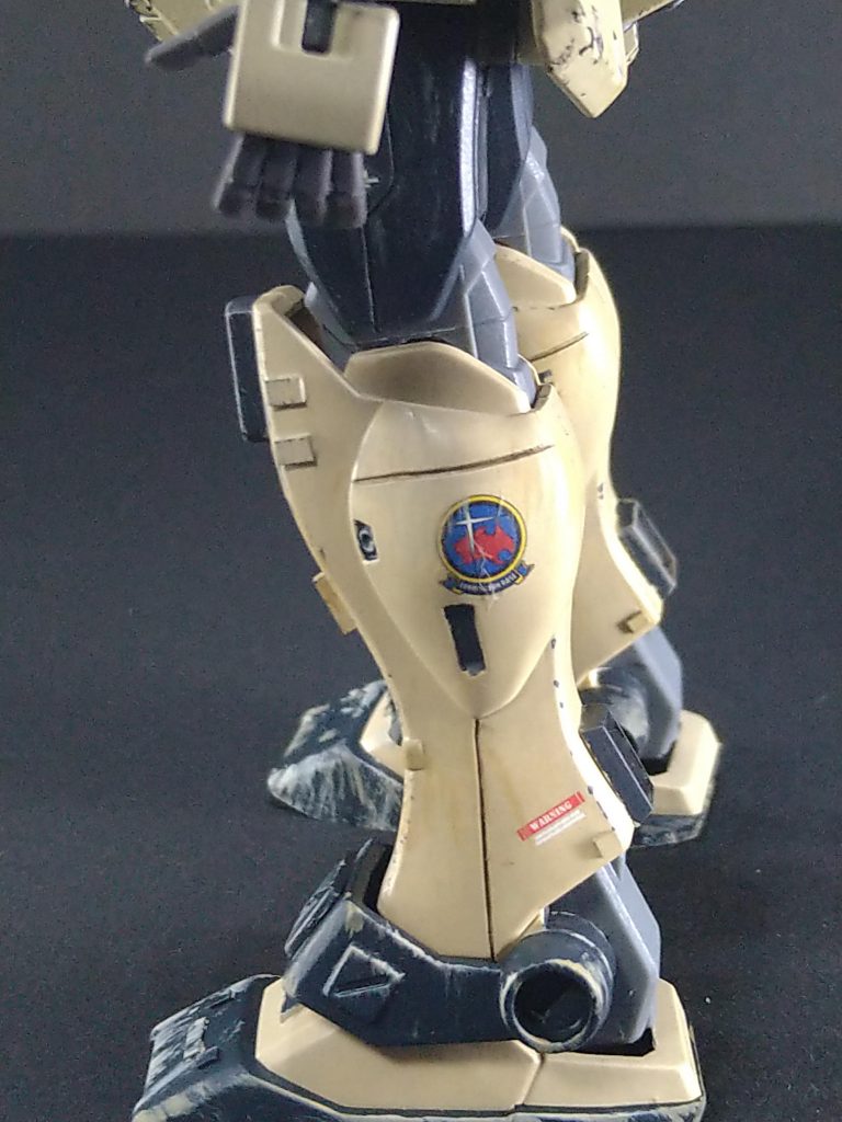 左脚部にはトリントン基地所属を表すデカールを。