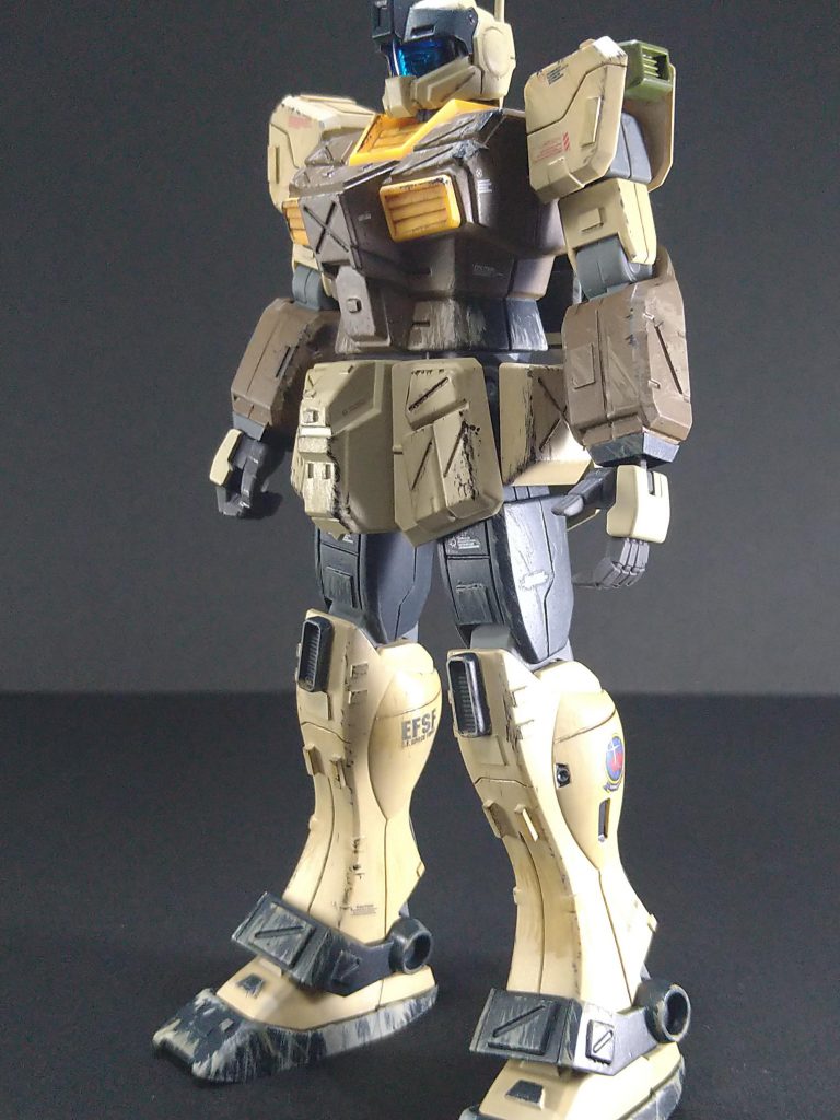 脚部には市販のスラスターパーツを。