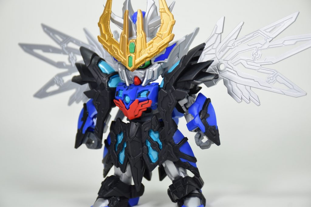 改造個所としてこのシリーズ、膝は曲がるけど肘が曲がらない仕様だったのでボールデンアームズ付属のジョイントを加工して肘を曲げられるように下半身が腰周りの鎧のせいで足が短く見えたのでクロスシルエットの太ももパーツと置き換えて背を伸ばしつつ、膝の可動も残しました。やったはいいものの、曹操のアクション的に別に肘曲がらなくていいし脚部の延長は割と効果あるけど接地性悪くなっちゃったので足の基部もちょっと削ったほうがいいかも