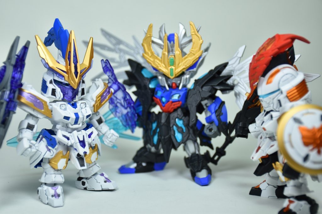 夏侯惇トールギスⅢと夏侯淵トールギスと一緒にブルーウイングコーポレーション設立前からのこの3人を並べたくて製作に時間がかかってしまいました正直曹操よりこの二人の方がマスキングがキツくて大変でした・・・