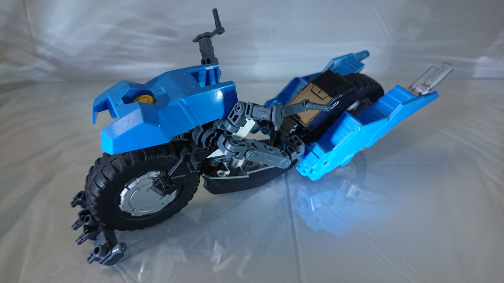 バイクはメテオホッパー2つと、セラヴィーの装甲で作りました