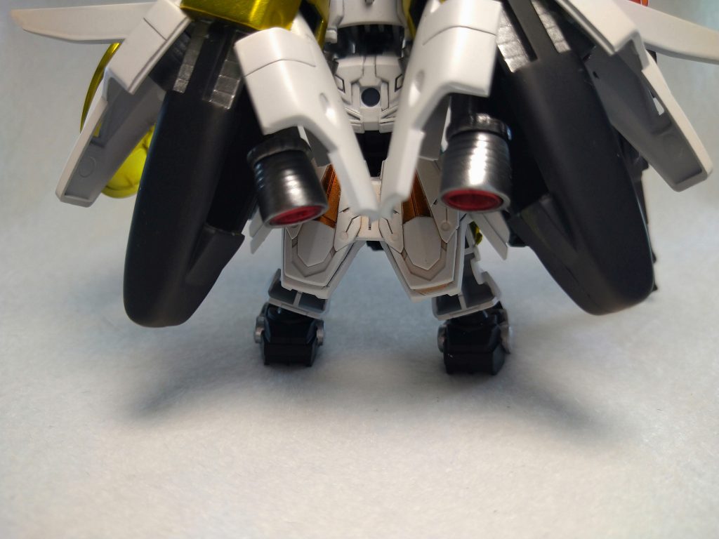 旧キットでも可動は十分！なんとか自立もしてくれます。