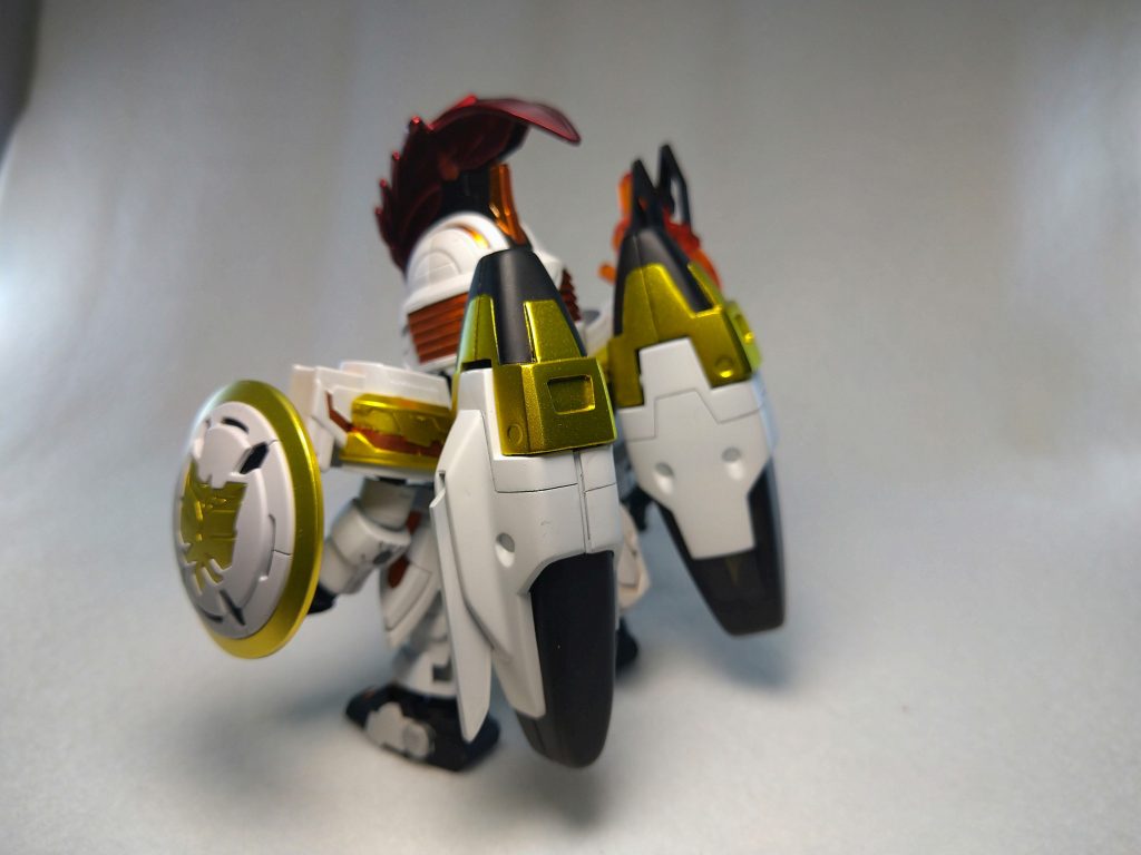 背中が寂しかったので、旧キット1/144トールギスからスーパーバーニアを拝借し、MSGのジョイントパーツを使って接続してます。