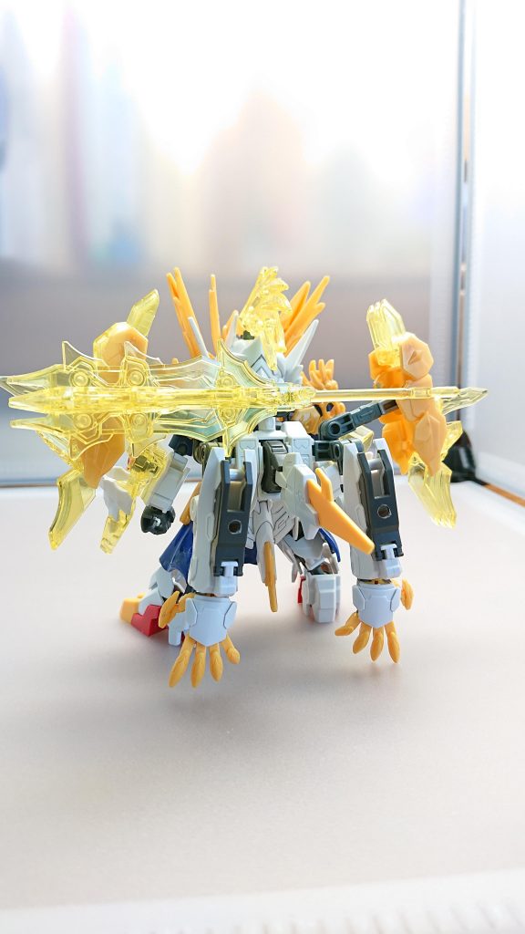 さらに2本の大型の腕とテイルブレードの武器が追加されている