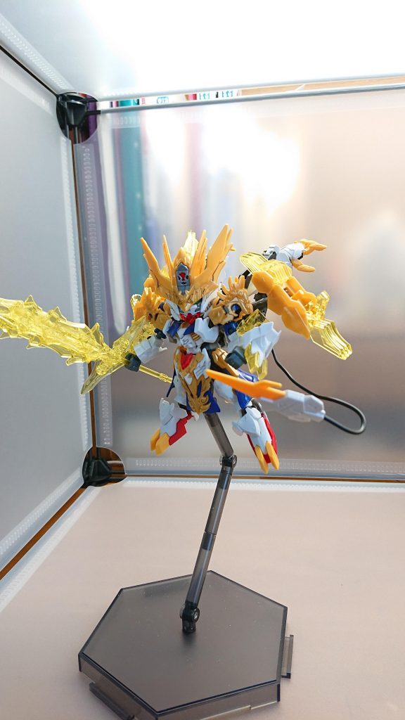 前から欲しかったので手に入れたのは良かったのですがスタイルと稼働範囲をなんとか出来ないかと考え改造した結果完成しましたもしかしたら何体かSDガンダムが増えるかもしれません