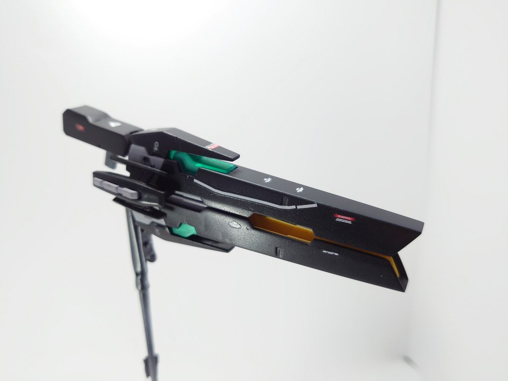 主武器GNバズーカⅡ改セラヴィーのGNバズーカⅡを改修、再利用した物分離機能を廃止し、両側にグリップを追加