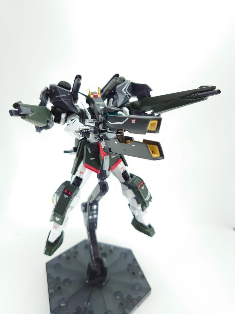 フルバーストこの時にGNバズーカの末端と頭部のアンテナを接続する事により標準と銃口が重なり、大火力ながら細かい狙いをつけることが可能