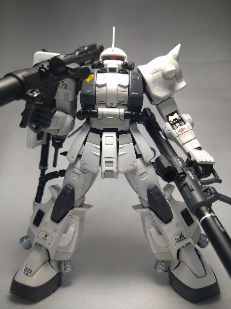 塗装後にスミ入れ、水転写デカール、つや消しコート。白い機体なのでスミ入れが良い感じに映えます！