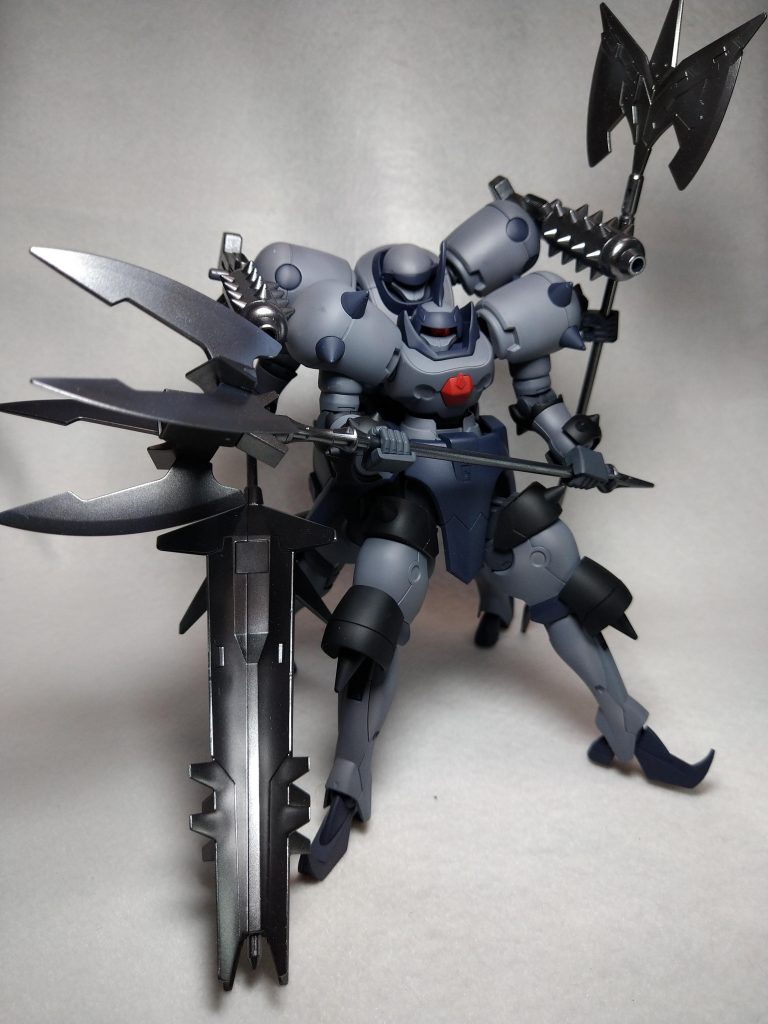 デカい武器をいっぱい持たせたい！と思い、バックパック代わりにデスアーミーを背負わせて4本腕に。キットに付属のテトラデントに加えバルバトスのメイス、バリスティックウエポンからトマホークを追加。両肩が寂しかったので、棍棒型ライフルを装備。