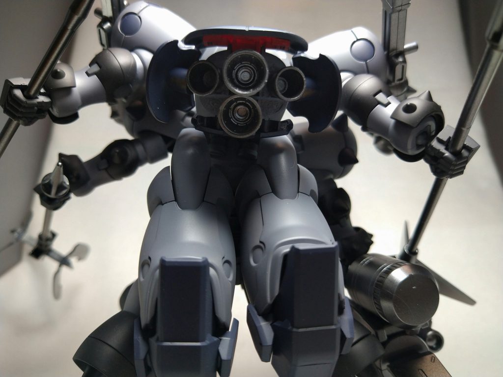 背中のデスアーミーの股関節部分にバーニアを追加。