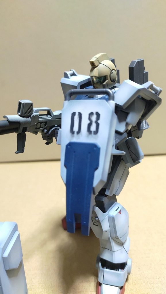 08マークはマスキングしてエナメル筆塗り、軽くエナメルを落としました