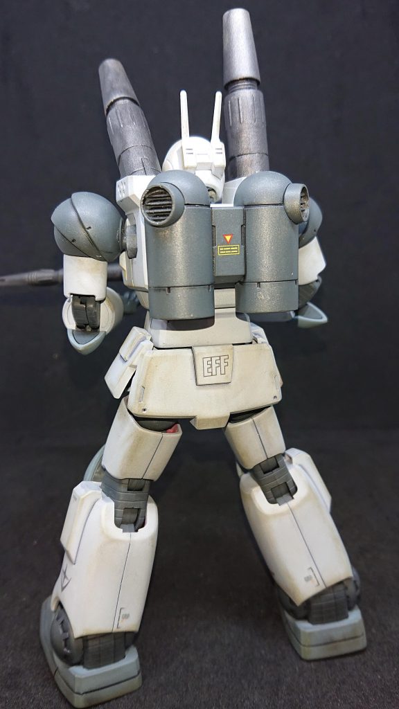 各所に成形色の赤色が見えますね。下地処理が不十分でした。