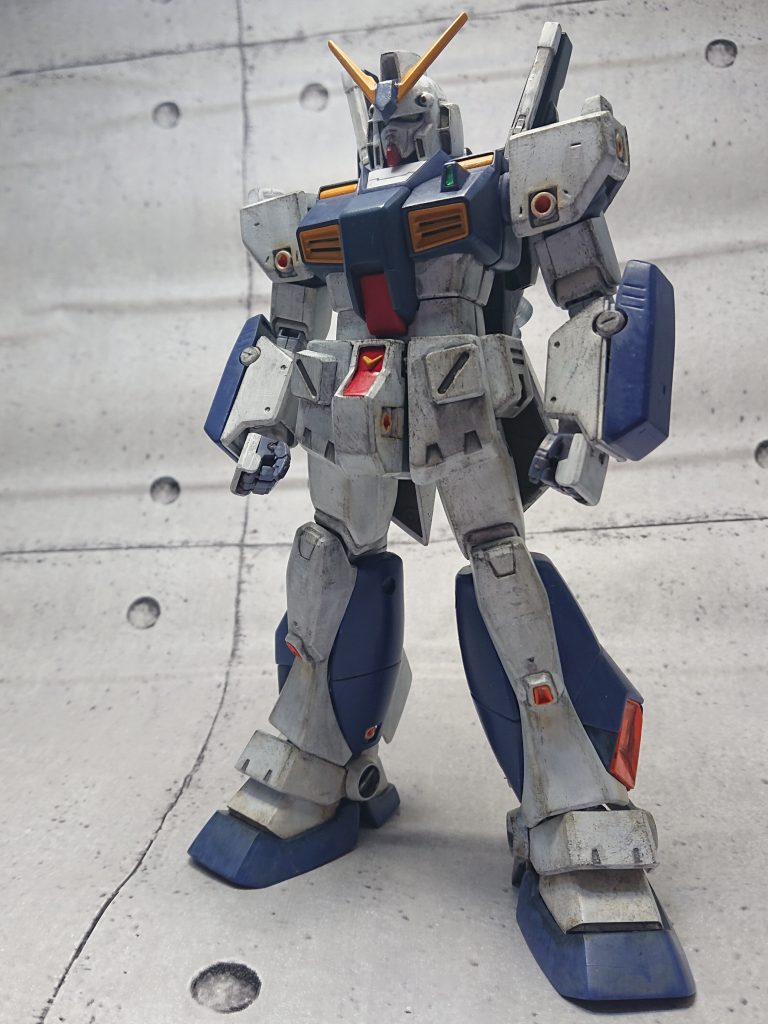 RX-78NT-1 UC0092ロンドベルパイロット アムロ・レイが封印されたZガンダムを探しているという情報を聞き付けた連邦高官ジョン・バウアーが手を回した結果グリプス戦役、第一次ネオジオン抗争のドタバタで何故か月でレストア、アップデートされていたNT-1を発見、アムロに受け取りを打診「ZなかったけどNT-1見っけたで(ドヤッ)いらんか?」νガンダムの開発に着手したばかりのアムロに「!?そんな古いものを…イラネ」断られまたもアムロの許に届かず…で、なんだかんだでブッホ・ジャンク社に渡るのはまた後の話