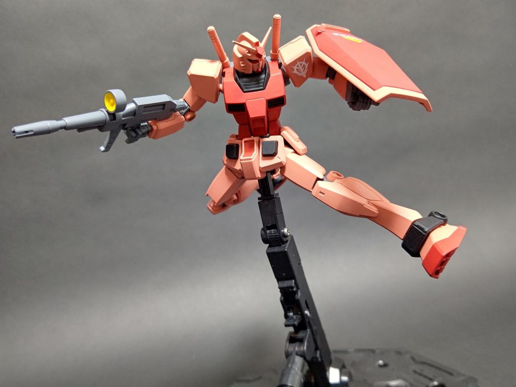 シャアと言えばキック。