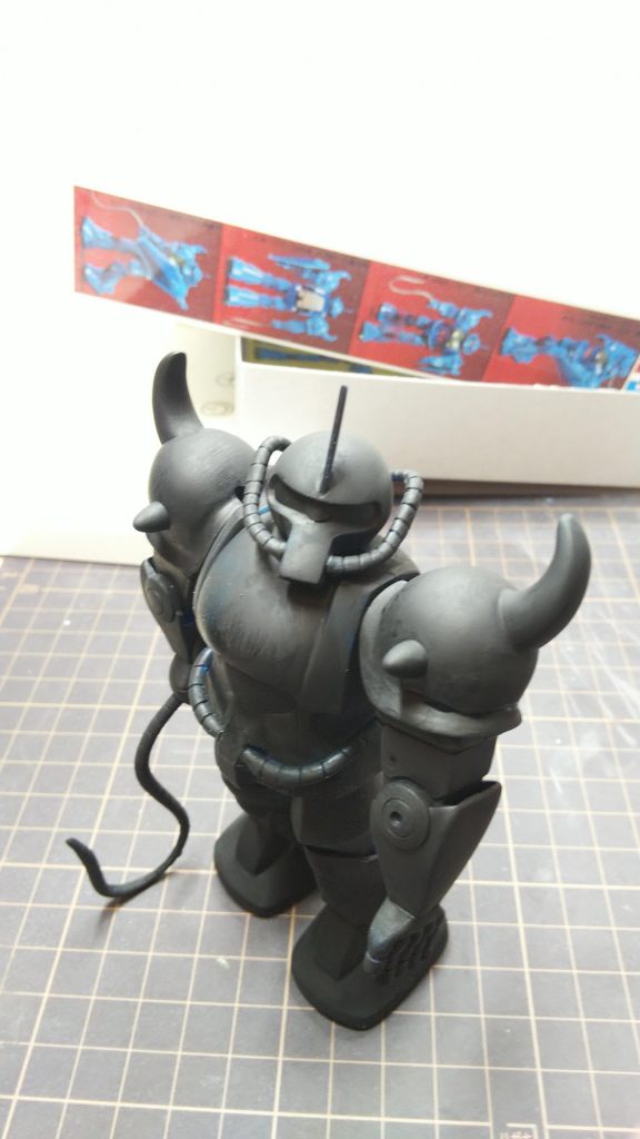 塗装は水溶きアクリル筆塗り下地につや消し黒を塗りました