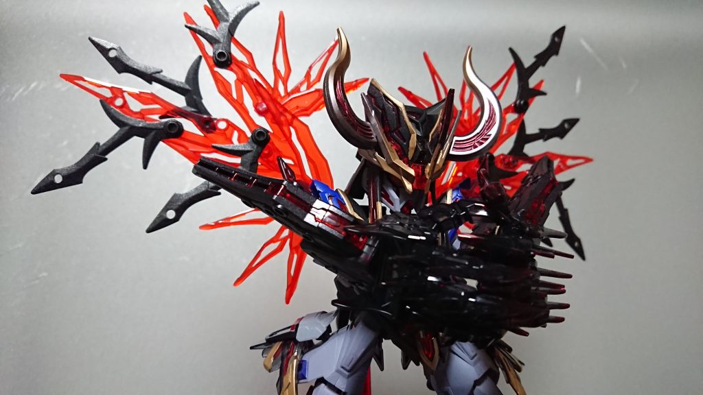 指も切り離しているので組むことができます。 