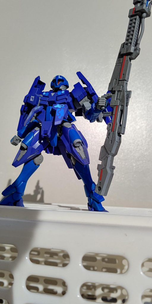 と言うことで、ヅダの頭部にストライカージンクスを組み合わせて青く塗装しデカール貼ったものです。