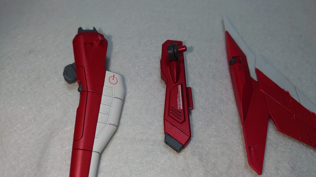 バックパックはこんな感じ羽は1/100ヴァンセイバーの物です