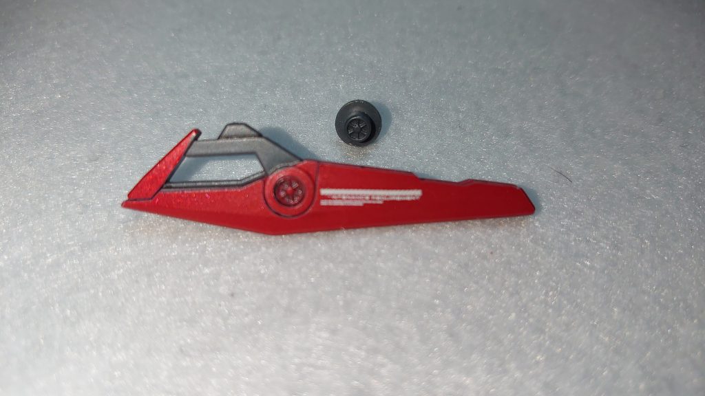 ビームブーメランにもこのパーツを使用していますAGE2マグナムの肩に付いているビームソード(?)に空いている穴を4ミリドリルで拡張してこのパーツをはめ込み