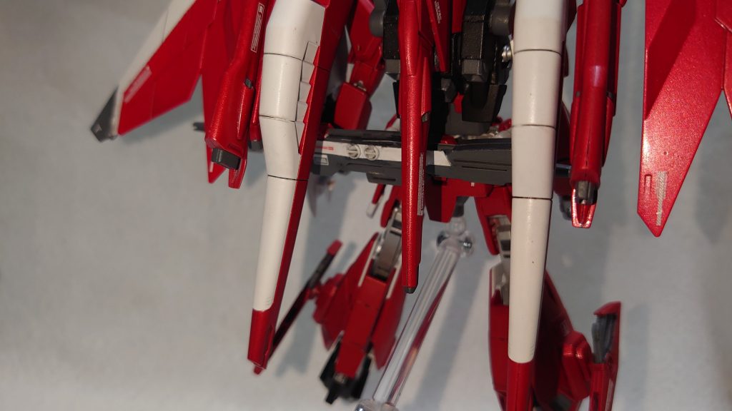 ライフルは腕と腰に懸架出来るようにしています