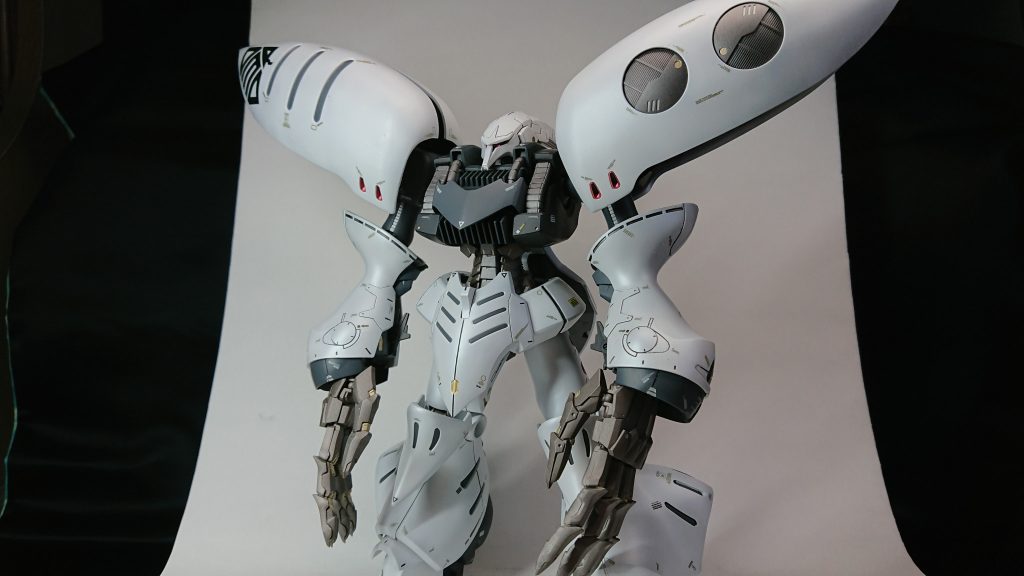 モールドの彫り直しとエッジ出しをしてキットのままで完成させてます。