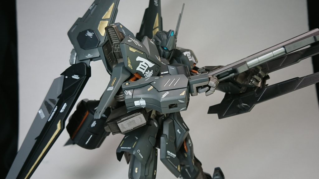 余剰パーツでバズーカが作れるので一緒に製作してます。