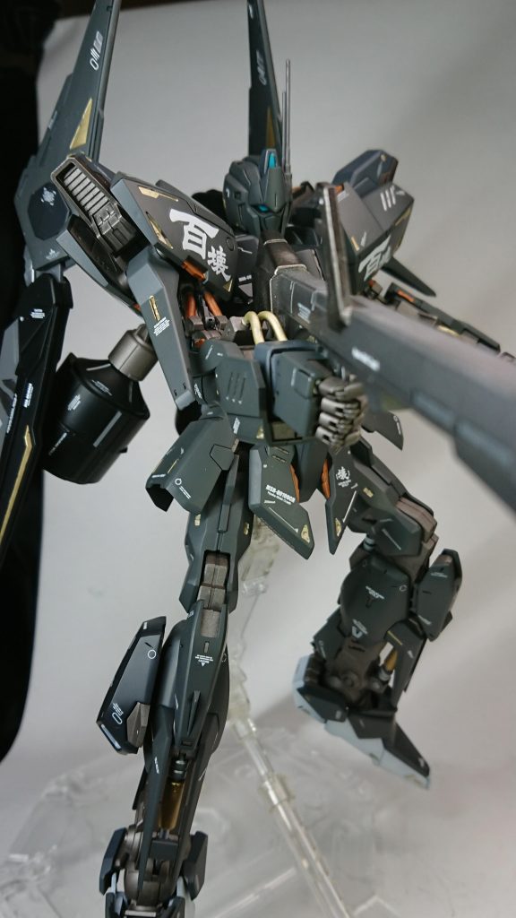 ライフルよりバズーカの方がポーズが取りやすいです。