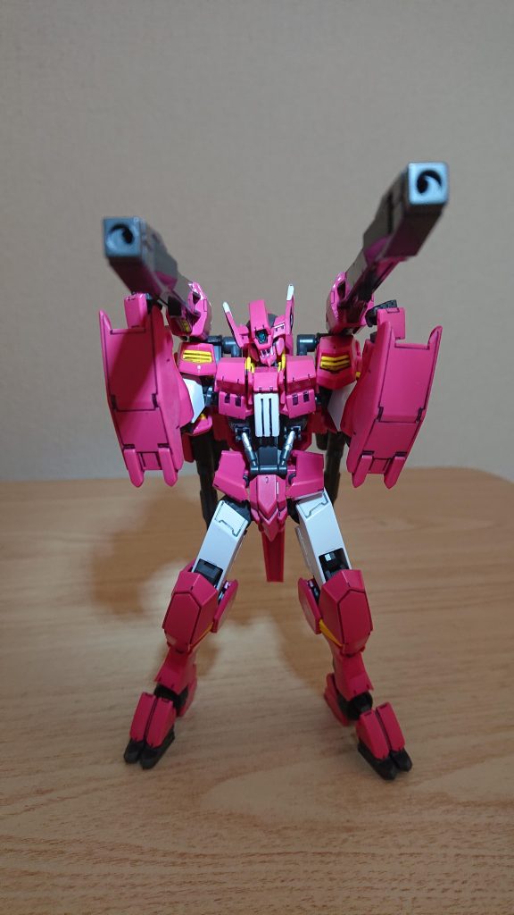 改造箇所キャノン開口爪やアンテナのシャープ化部分塗装・スミ入れ・シール貼り目の緑部を黒で塗って、つり目風に。