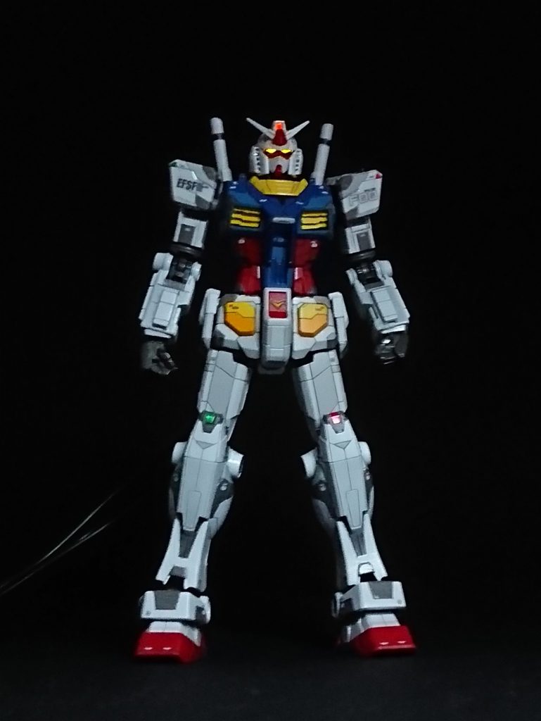 電飾は頭部に黄色LED、胸部に白色LEDを仕込んでいます。サイズが小さいのでコードをしまえず、やや不格好なのが反省点です。コロナの影響で横浜にも行けないのでプレバンで購入して憂さ晴らしといった感じです笑現在Gドックのほうも製作中で、キットでは省略されている2、3、6階も再現しています。早くアップしたいものですが。ご覧いただきありがとうございました。