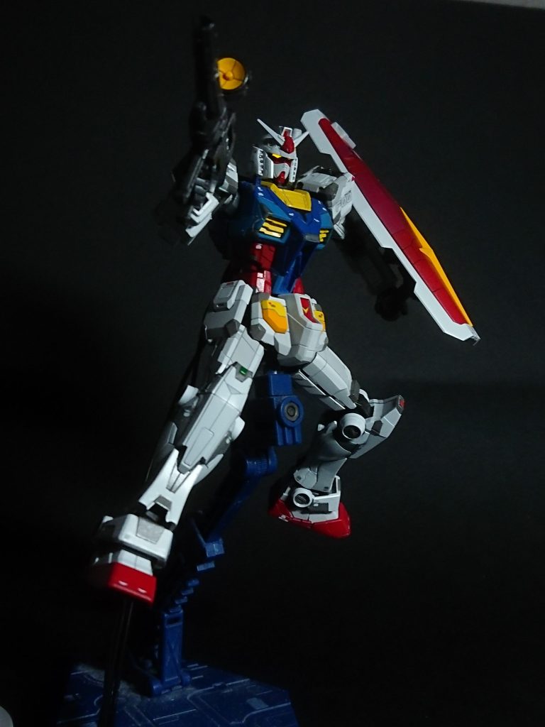 脚が短くなったのはあまり気になりません。ベースの白はクレオスのクールホワイトで、青みがかかっているために空気遠近法のような効果が出ている気がします。