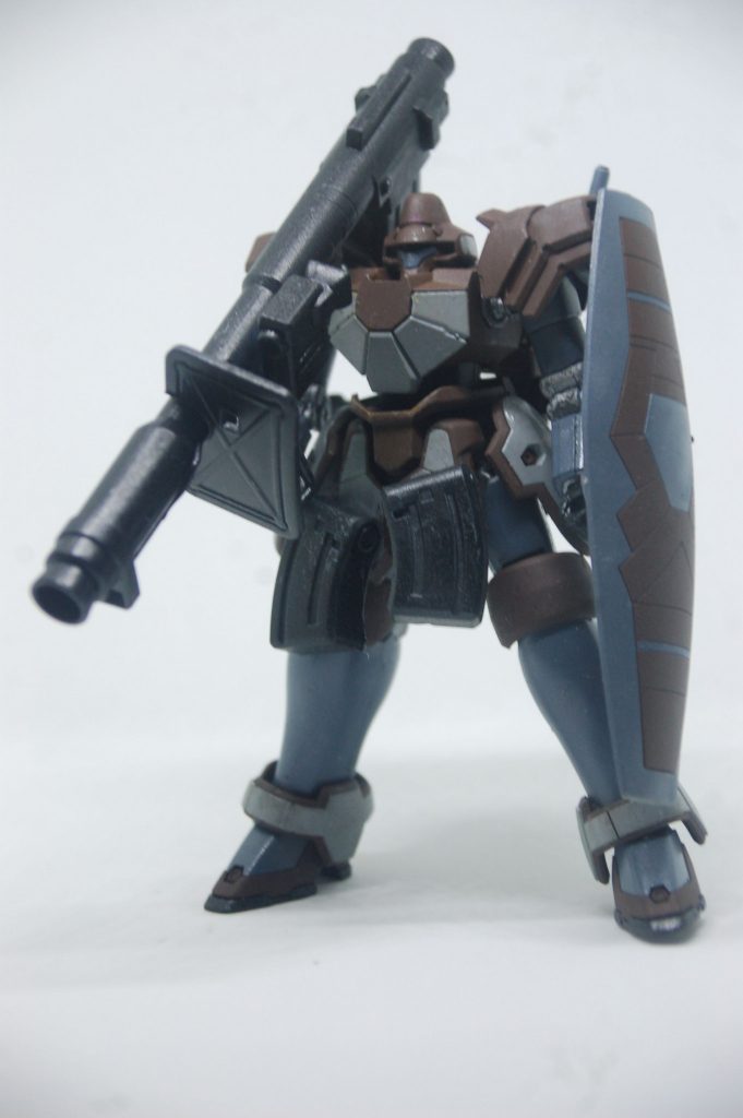 Front view. Am a bit bothered by the magazines being assymettrical, but I think that also gives it some charm.