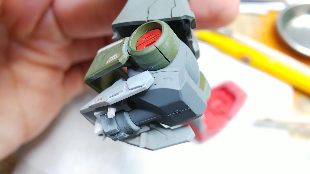 完成直前にくるぶしが割れてヘコミました。しかも反対側も同じように割れた。ここはエナメル塗料は使ってないのですが…頑張って直しました!