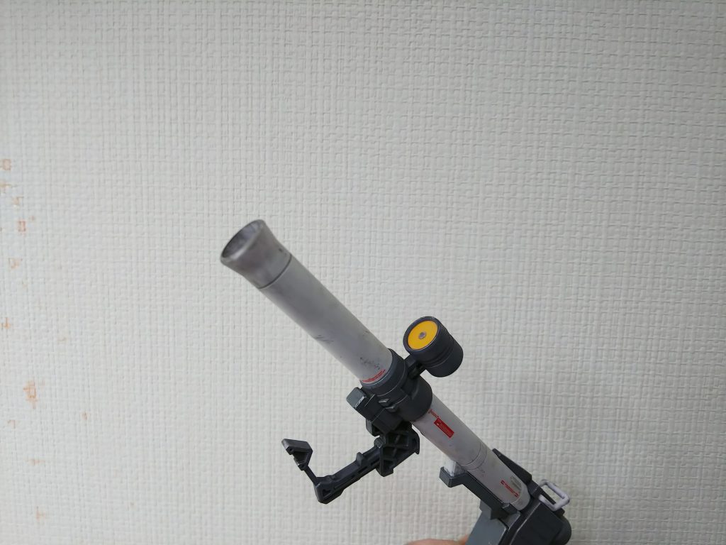 MGオリジンガンダムのバズーカを塗装したのですが、今回はこのセンサーいらないかなーと思い、取っ払ってフタをしました。