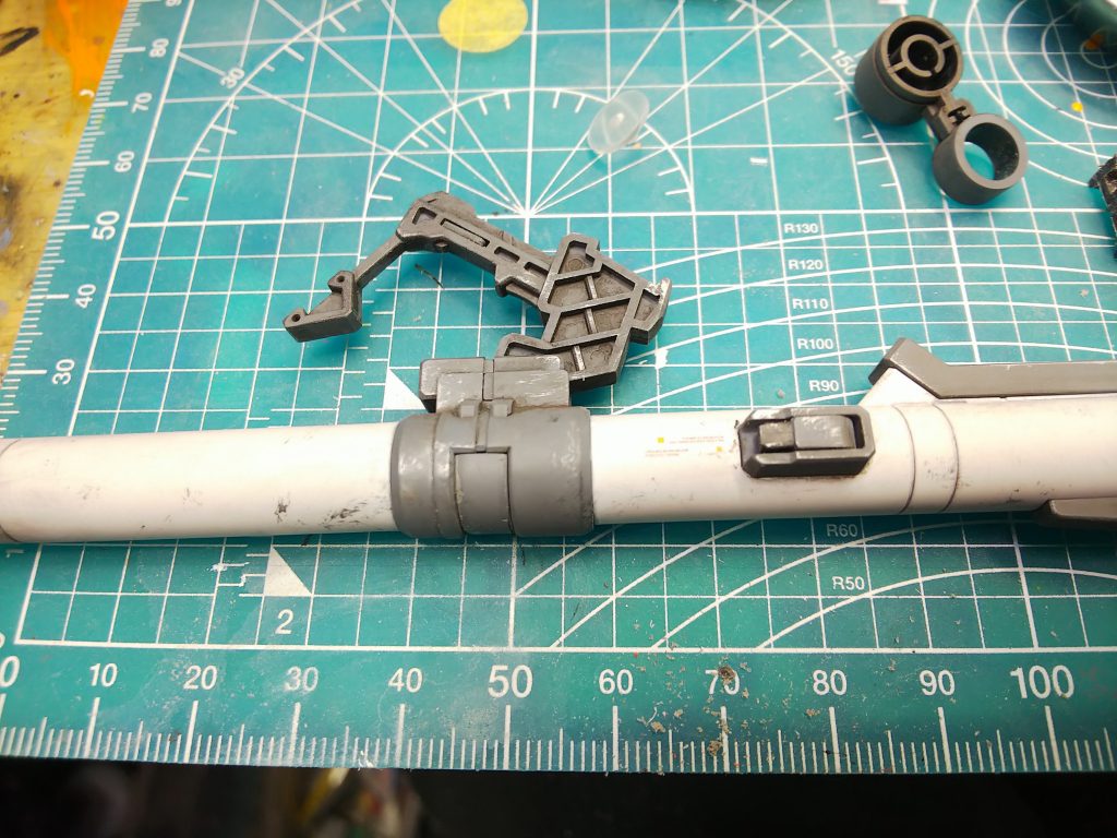 こんな感じに。塗装した後から強引に加工しました。