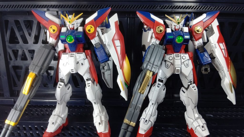 当時組んだウイングゼロと並べてみました。スミ入れしすぎてMIA感あるかな?