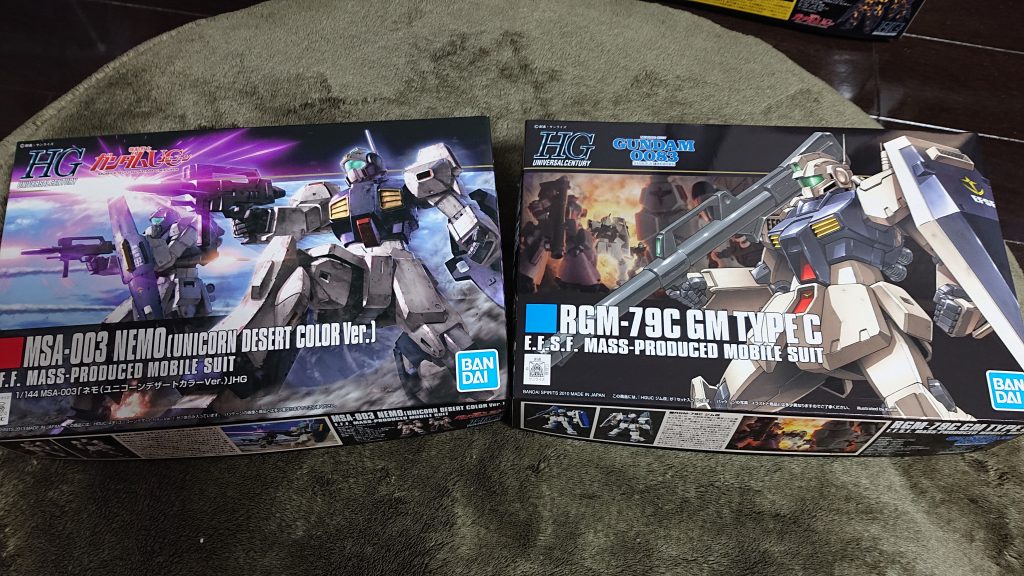 箱外観です。当初は企画参加を想定しておらず、普通にネモを作ろうとしていた所、企画で2体同時作成することになり、2体目をジム改にしました。そのままでも色味は似ていたのですが、ネモが<ユニコーンデザートカラーver>だったのでジム改もユニコーンデザートカラー系で何か出来ないかなーと考えた所、今回のジムⅢのカラーリングや武装、改造を思いつきました。