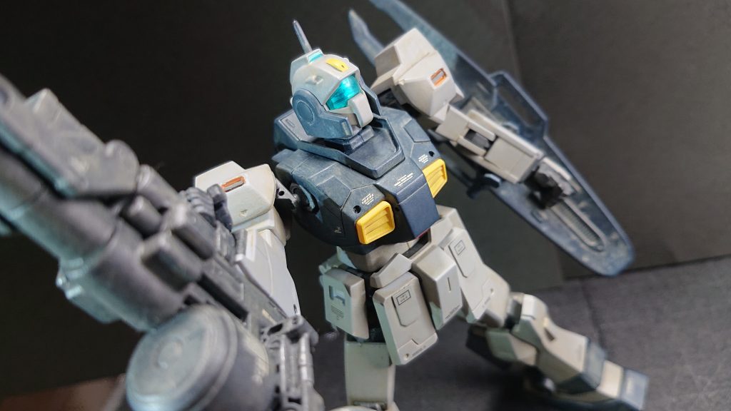 今回はじめてスジボリやプラ板加工をしましたが、ビビりな性格&締切の兼ね合いで胴体など目立ちそうな所メインでやってみましたが、デカール含めて情報量が増して個人的には満足いく仕上がりになりました😌 なお、キット自体は<ユニコーンデザートカラーver>となりますが、メインカラーはサフ吹きっぱなしにしました。はじめてのサフ記念という事で😅後はすべて筆塗り塗装です。