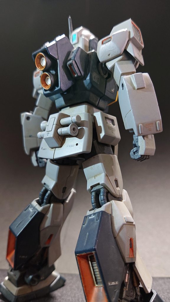 バックショットです。アクセントになるオレンジと他の色との塗り分けを頑張りました💪