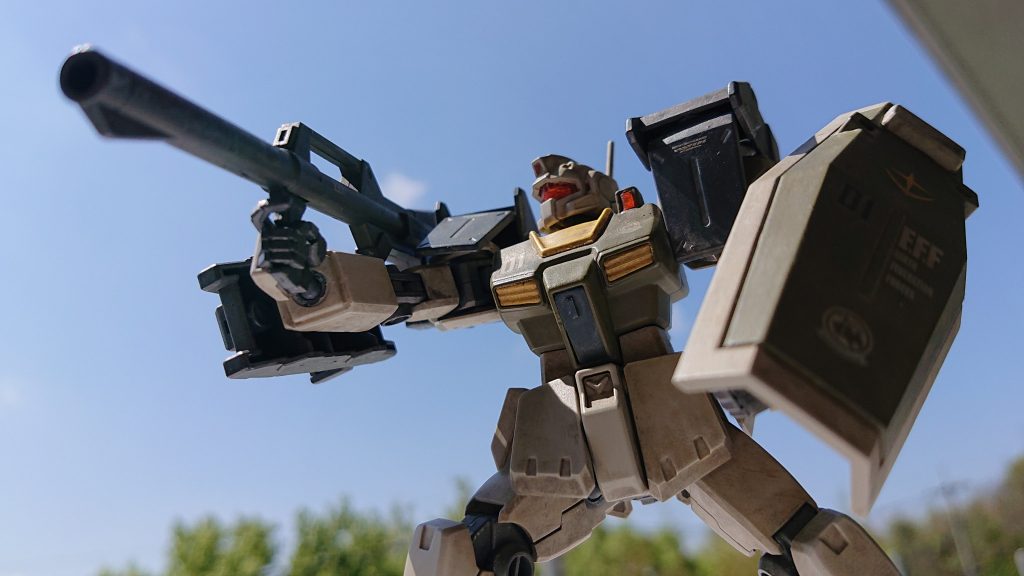 ハイパー・バズーカを構えて。屋外で撮るとなんだか陸戦型に見えてきます☺️