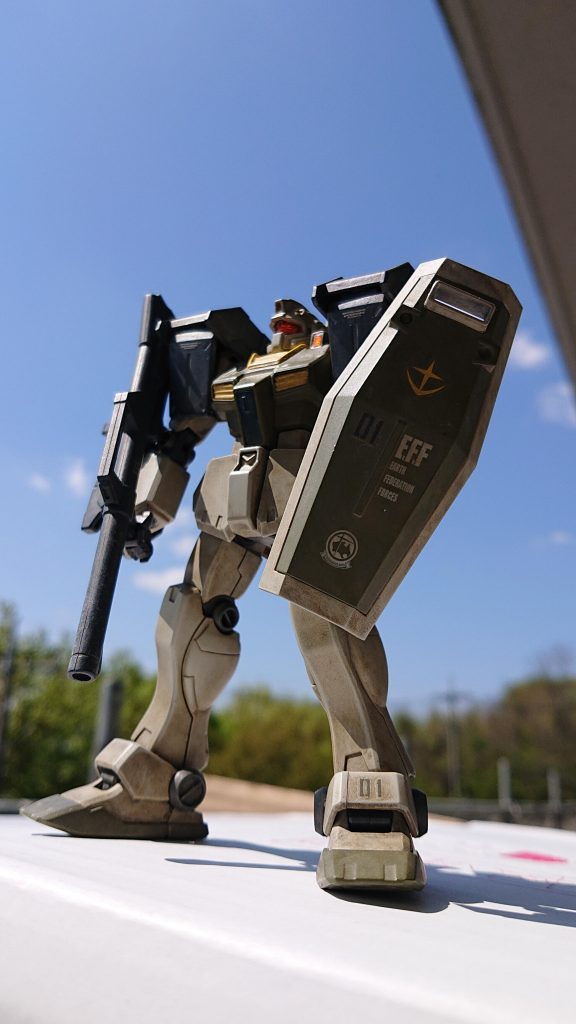 素立ちでも1枚。今回初めて大きくカラーリングを変えてみましたが、塗装とデカールでトリントン基地所属っぽい感じを出せたかなと思います☺️特にシールド部分がお気に入りです😌