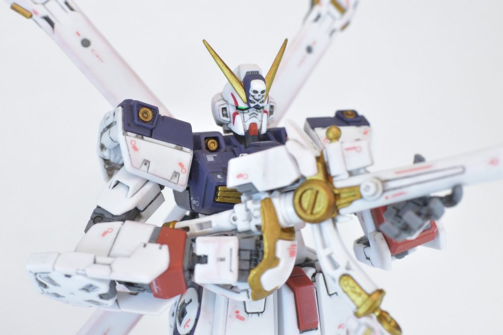 黄色部分のプラっぽさが気になったので部分塗装。ファレホメタルカラーでの筆塗りです。全体のエッジにパステルシャドウも入れました。