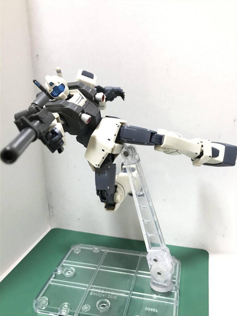 上半身を手前に大きく傾けることができます