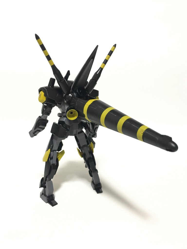 背面です。蜂みたいにしたかったんですけど、どっちかっていうと蜘蛛みたいになってしまいました……