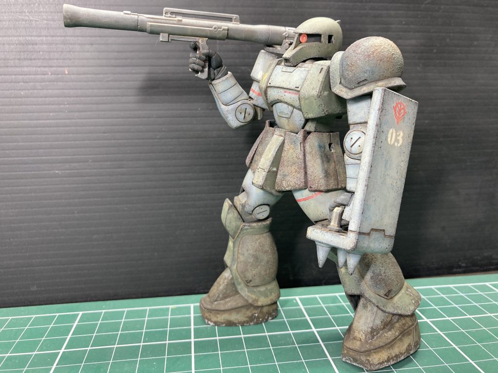 左肩のギミックを使いたくて、武器はバズーカにしてます。