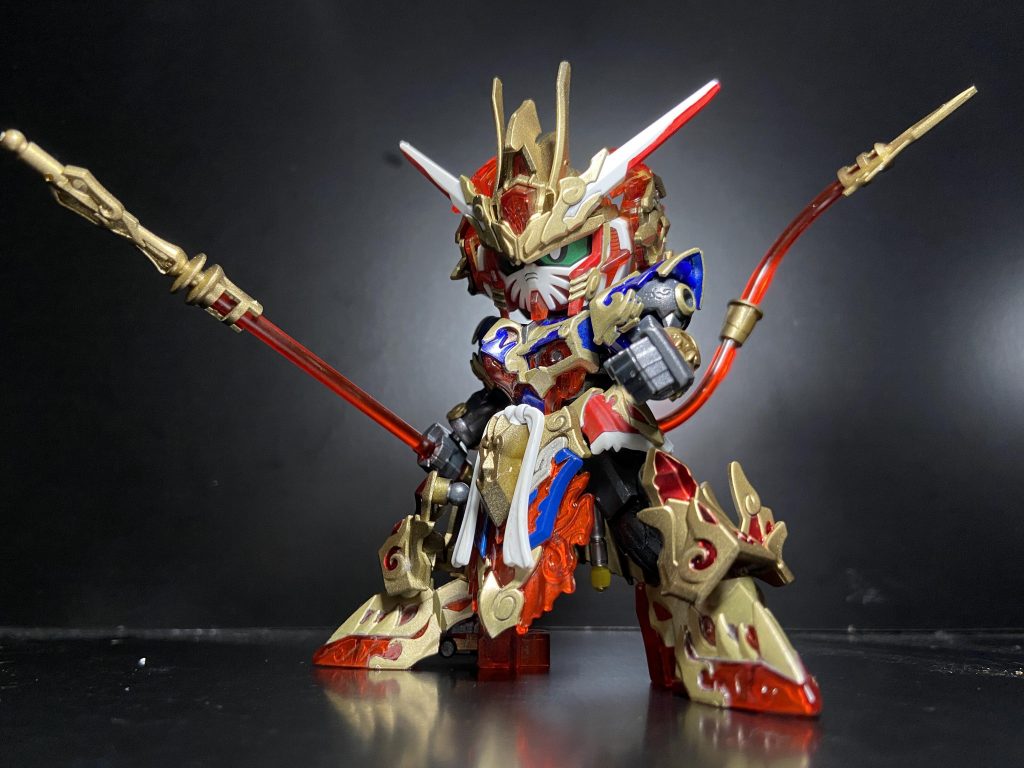 光らせなければこんな感じです。せっかくのクリアパーツなので、裏からゴールドでできる限り活かしてます。