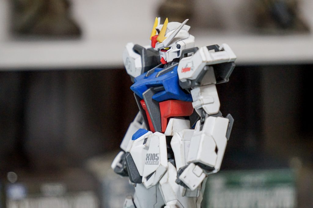 PS装甲の表現に悩みましたが、フレームを半光沢、装甲を艶消しにしてダメージ表現はしませんでした。結果的にいつもより軽めの汚しになりました。